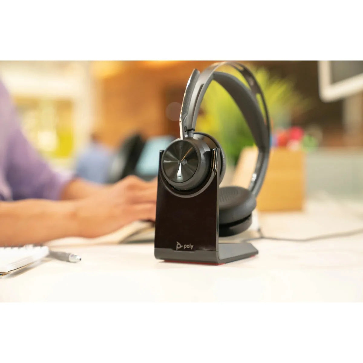 Poly Voyager Focus 2 USB-A with Charge Stand Headset | 77Y86AA Headset Poly