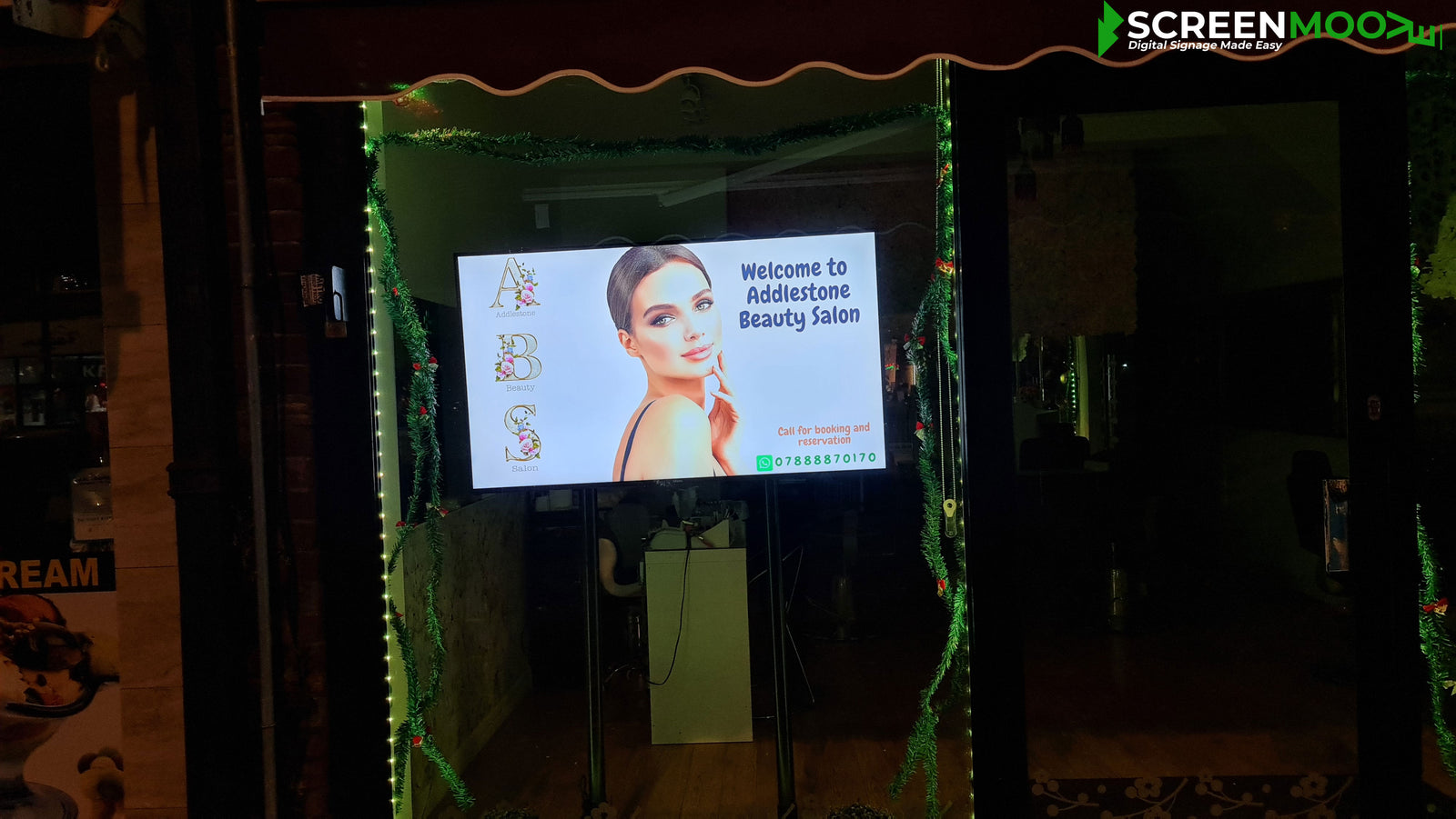 Digital Window Display For Beauty Salon High Brightness Digital Signage ScreenMoove