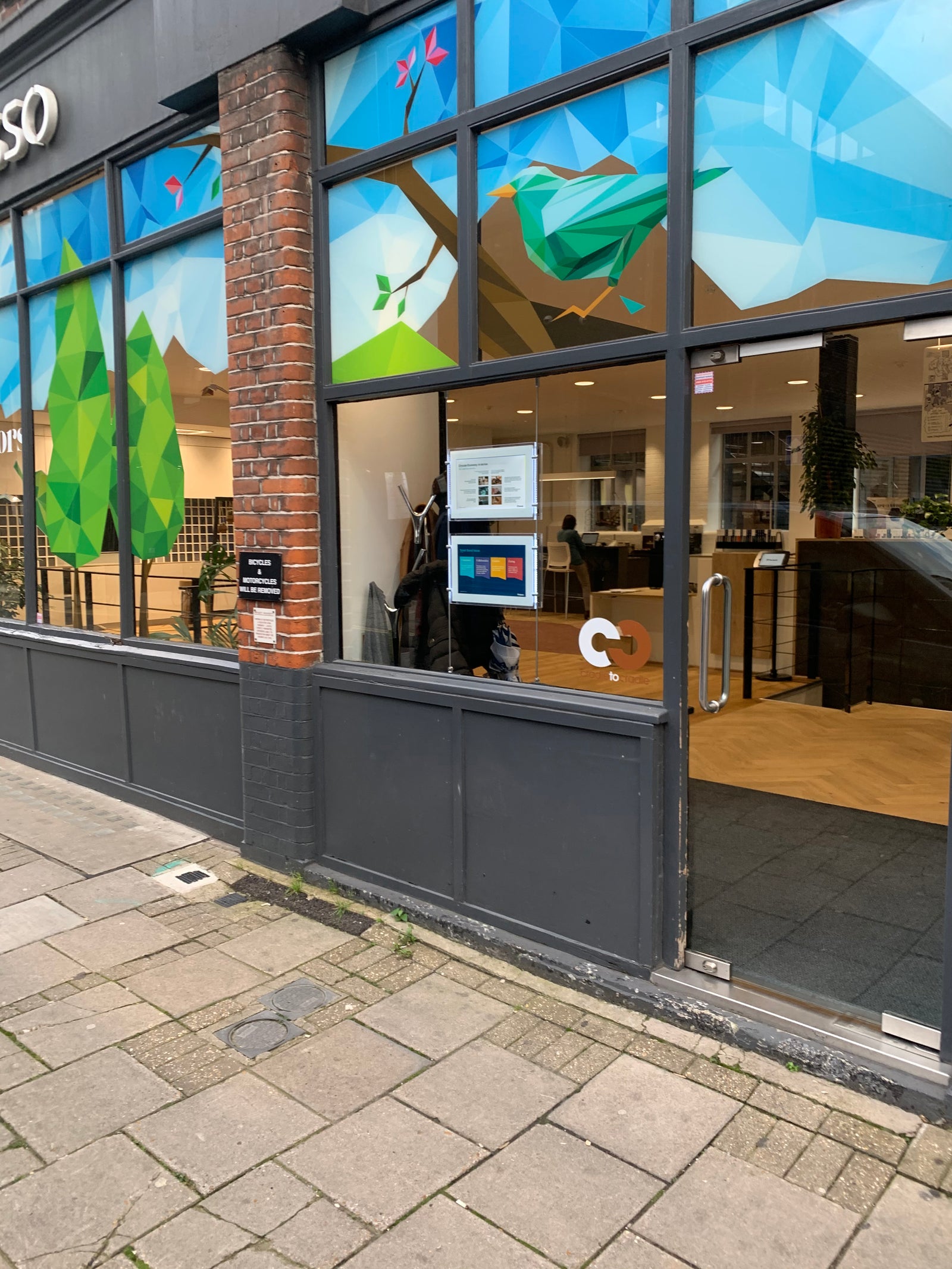 Estate Agent Window Display Screen - 15" Digital Rod Display High Brightness Digital Signage ScreenMoove