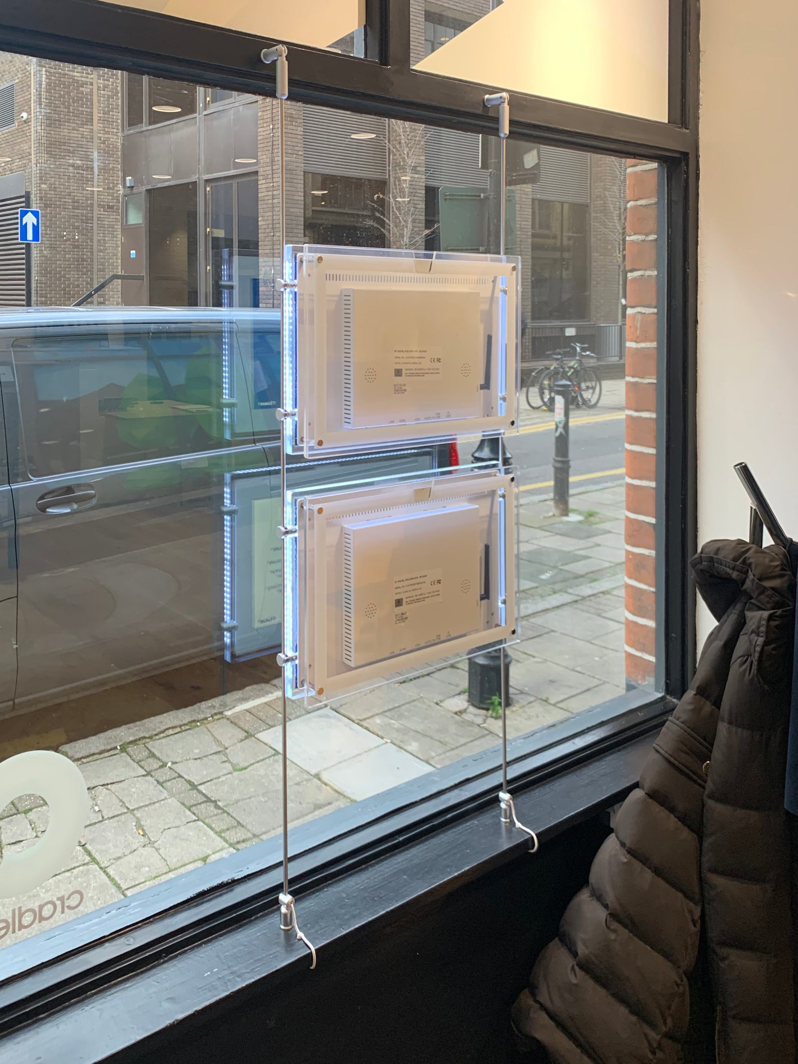 Estate Agent Window Display Screen - 15" Digital Rod Display High Brightness Digital Signage ScreenMoove